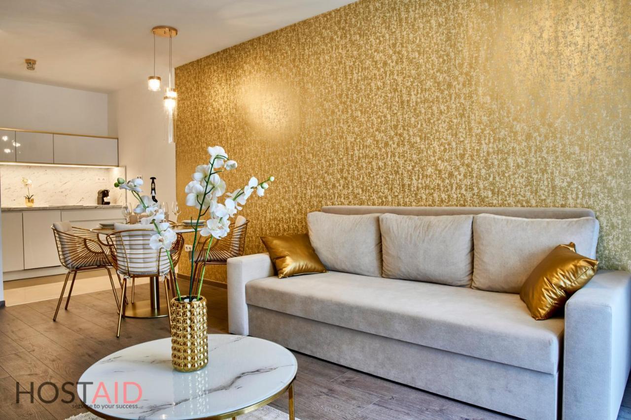 Azur Apartment - Hostaid Siófok Buitenkant foto