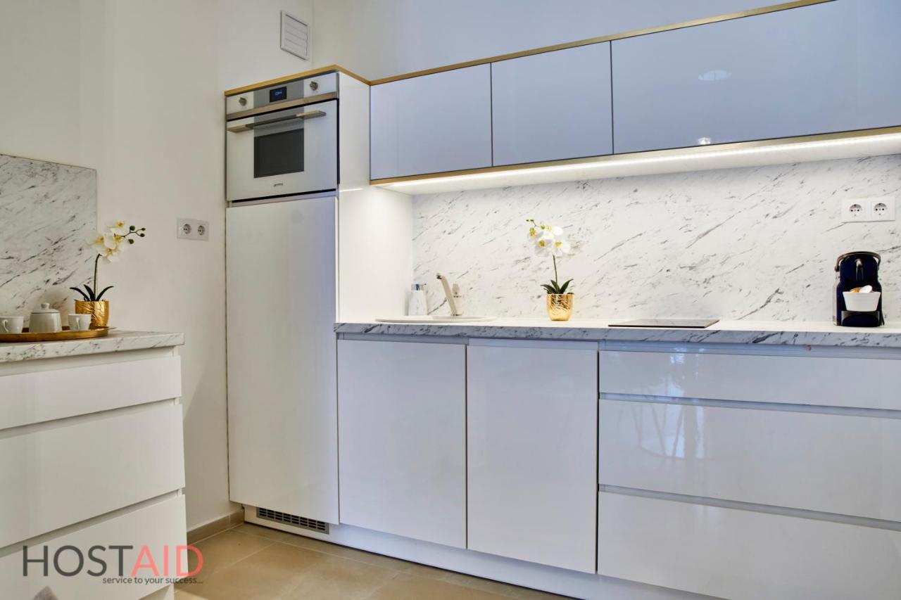 Azur Apartment - Hostaid Siófok Buitenkant foto