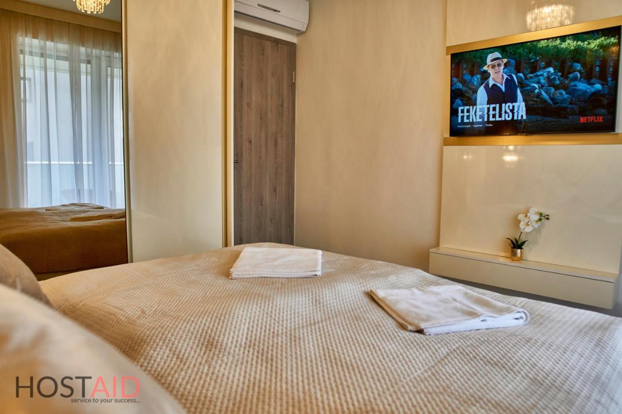 Azur Apartment - Hostaid Siófok Buitenkant foto