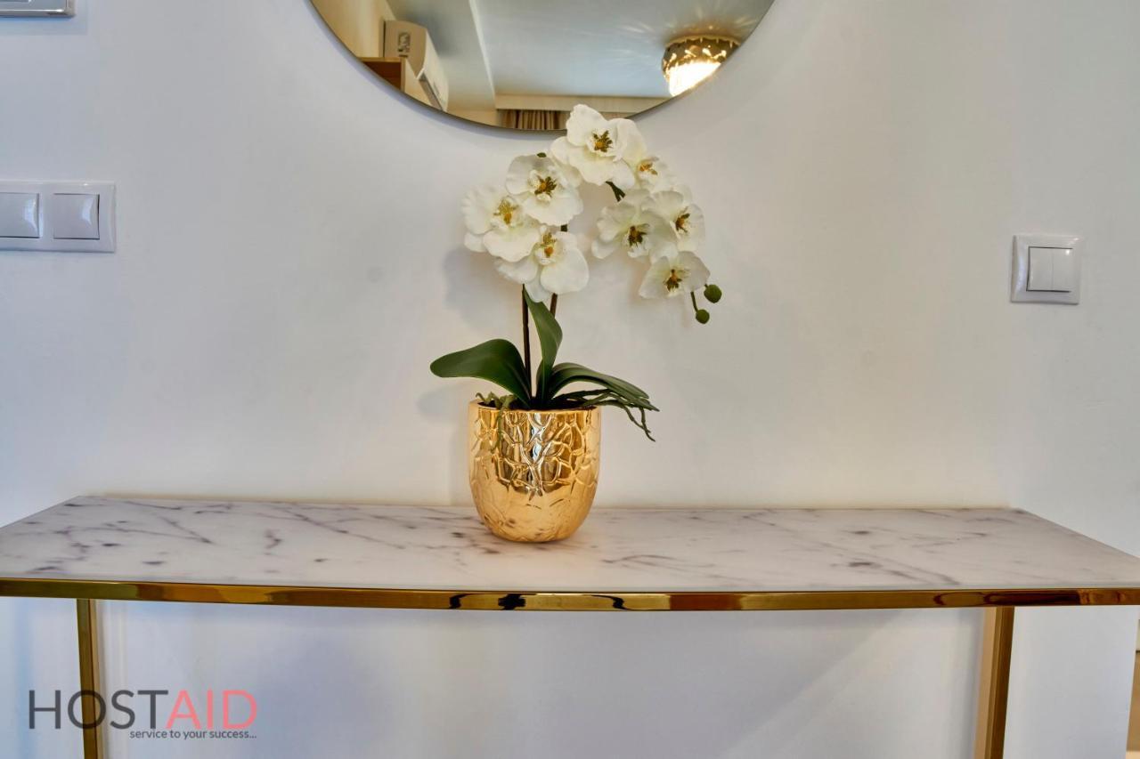 Azur Apartment - Hostaid Siófok Buitenkant foto