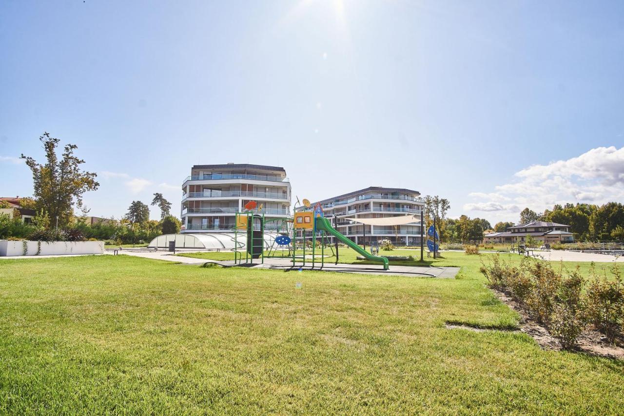 Azur Apartment - Hostaid Siófok Buitenkant foto