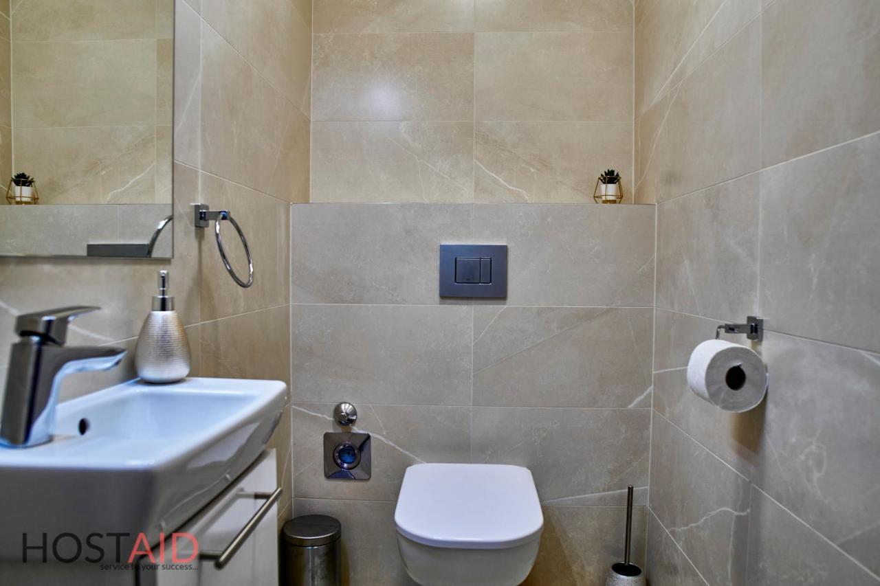 Azur Apartment - Hostaid Siófok Buitenkant foto